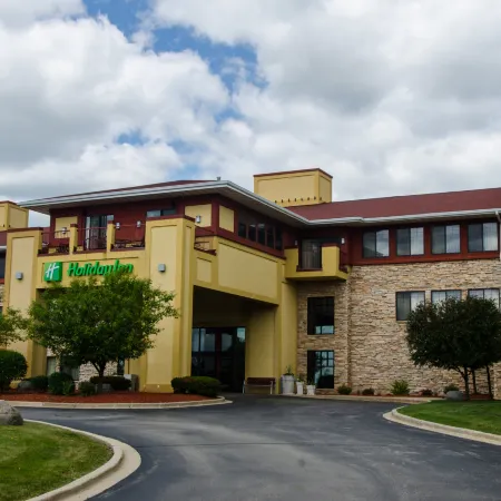 Holiday Inn PEWAUKEE-MILWAUKEE WEST by IHG