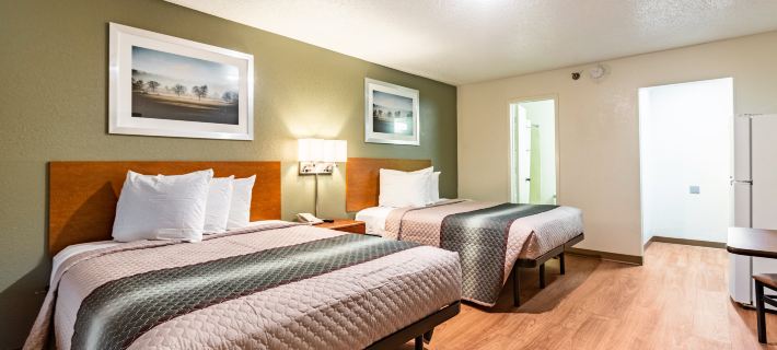 HomeTowne Studios by Red Roof Atlanta - Norcross Downtown Ξενοδοχεία στην πόλη Norcross