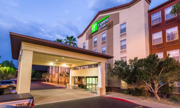 Holiday Inn Express & Suites Phoenix Airport by IHG
