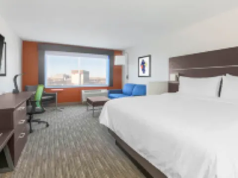 Holiday Inn Express & Suites CHICAGO O'HARE AIRPORT by IHG Hotels in Des Plaines