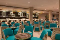 L'Azure Hotel - bar