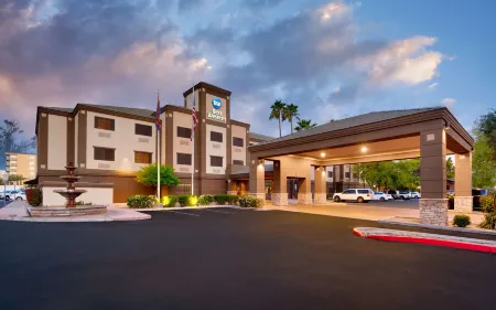 Best Western Downtown Phoenix Отели рядом с достопримечательностью «Центральная библиотека Бертон Барр»