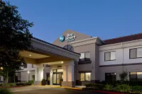 Best Western Valencia/Six Flags Inn & Suites Отели рядом с достопримечательностью «оз. Пирамид»