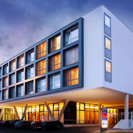 Leonardo Hotel Salzburg Airport Отели рядом с Аэропорт Зальцбург