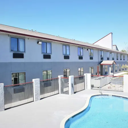 Super 8 by Wyndham New Braunfels I-35