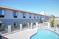 Super 8 by Wyndham New Braunfels I-35 - プール