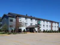 Quality Inn & Suites Bloomington I-55 and I-74 - 2-Star