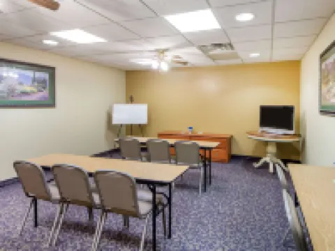 Quality Inn & Suites MidAmerica Industrial Park Area Hotels in Mayes County