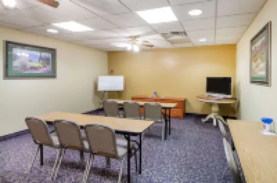 Quality Inn & Suites MidAmerica Industrial Park Area