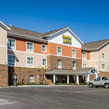 MainStay Suites Hackberry Sportsman's Lodge