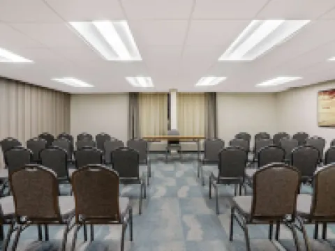 La Quinta Inn & Suites by Wyndham Columbus MS コロンバスのホテル