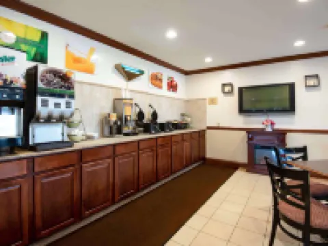 ควอลิตี้ อินน์แอนด์สวีทส์ เควกเกอร์ทาวน์ - แอลเลนทาวน์ โรงแรมในBucks County