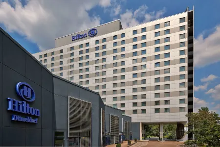 Hilton Dusseldorf Отели рядом с достопримечательностью «Neuer Zollhof»