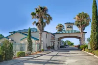 Days Inn & Suites by Wyndham Houston North/Spring Hôtels à : Houston