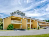 Econo Lodge Freeport - Brunswick Area Hotels in Freeport