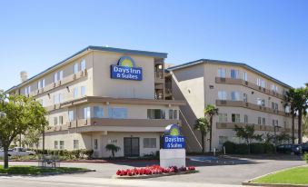 Days Inn & Suites by Wyndham Rancho Cordova