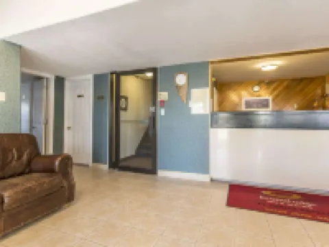 Econo Lodge  Inn & Suites Hotels in Saint John County