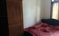 Budget Room in Solo Baru (Kamar Khusus Wanita)