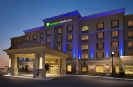 Holiday Inn Express & Suites VAUGHAN-SOUTHWEST by IHG