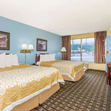 Days Inn by Wyndham Clayton