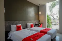 RedDoorz Plus Near Solo Baru Hotels in Baki
