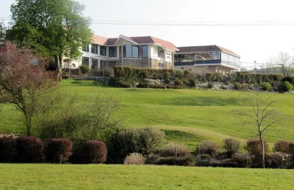 韋斯特洛奇酒店及休閑中心