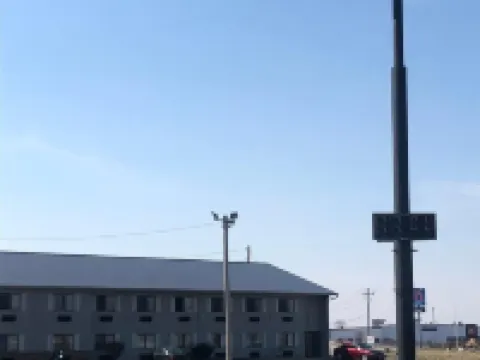 Days Inn & Suites by Wyndham Caseyville Hotels in Caseyville