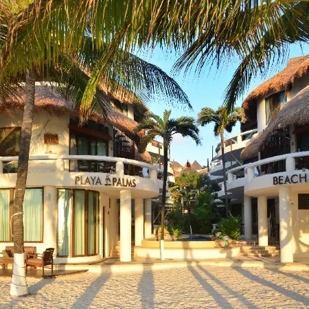 Playa Palms Beach Hotel Отели рядом с достопримечательностью «Пляжный клуб Kool»