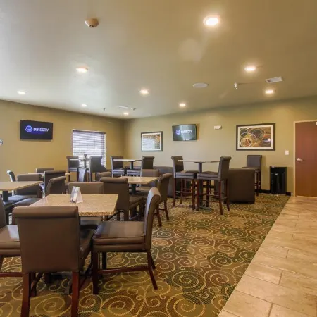 Cobblestone Hotel & Suites - Devils Lake