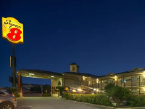 Hill Country Inn & Suites - New Braunfels / Gruene Hotels near Wurstfest German- Texan Festival