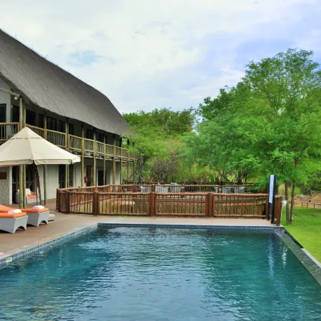 Cresta Mowana Safari Resort & Spa