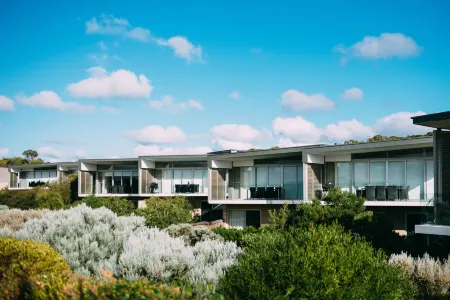 Smiths Beach Resort Отели рядом с достопримечательностью «Нгилджи Кейв»