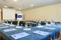 Kyriad Niort Est - la Crèche Hotels in Souvigne