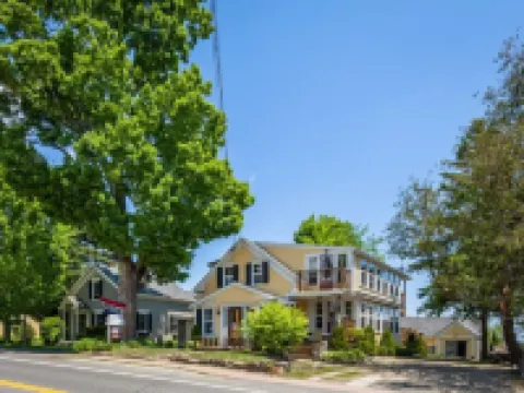 Beach Cottage Inn Hotels in Lincolnville