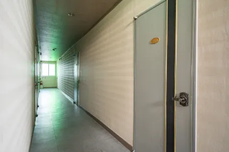 Yeongwol Cheongryeong Motel Отели рядом с достопримечательностью «Byeolmaro Observatory»