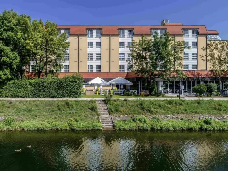 Ibis Styles Regensburg Отели в г. Петтендорф