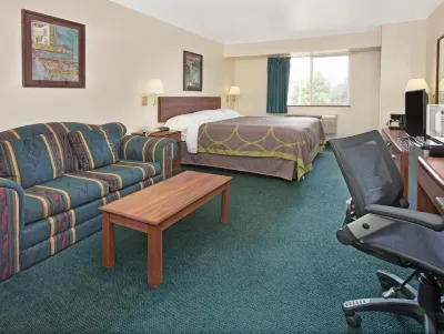 Super 8 by Wyndham Windsor Hotels in Windsor