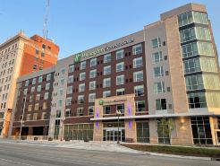 Holiday Inn Express & Suites LINCOLN DOWNTOWN by IHG