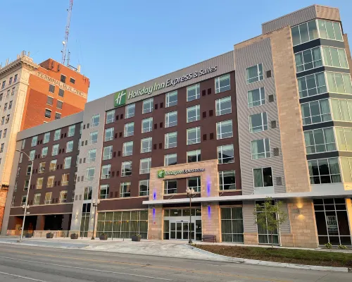 Holiday Inn Express & Suites LINCOLN DOWNTOWN by IHG Hotels near Gateway Mall
