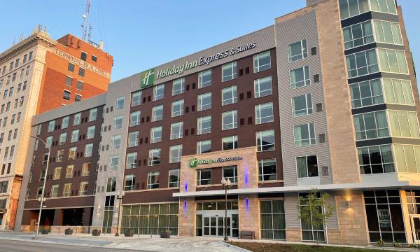 Holiday Inn Express & Suites Lincoln Downtown by IHG