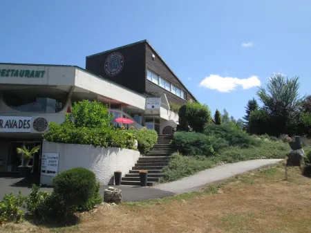 Logis Hotel les Gravades Ussel Отели в г. Курте