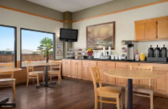 Super 8 by Wyndham Lindsay Olive Tree