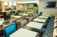 Hampton Inn Louisville-North/Clarksville - breakfast