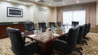 DoubleTree Suites by Hilton Cincinnati - Blue Ash - parking