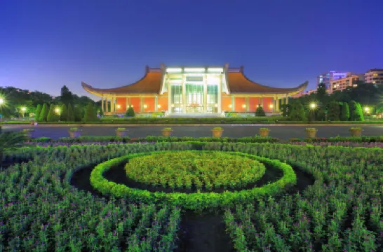 Nice Hotel Hotels in Raohe Street Night Market