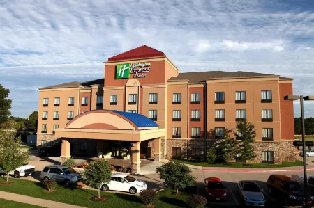 Holiday Inn Express & Suites Springfield-Medical District