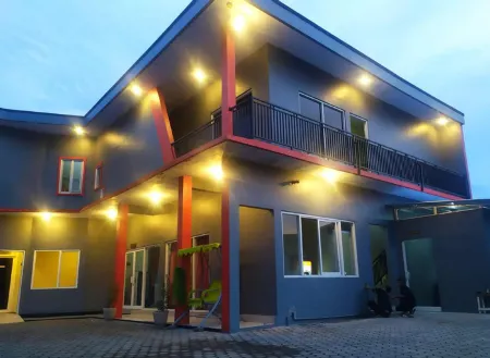 De Cozy Inn Mojokerto Отели в г. Моджокерто