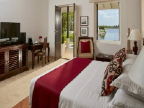 EKHO Lake House Hotels in Polonnaruwa