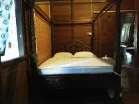 Rumah Kayu Huize Van Mink Hotel dekat GBI CIBUBUR TIMES SQUARE