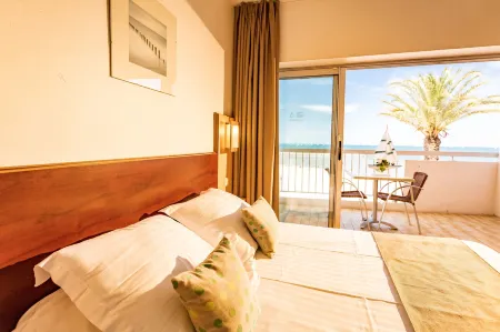 Hôtel Restaurant Splendid Camargue Отели рядом с достопримечательностью «Observatoire»